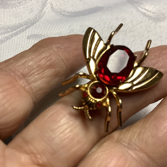CORO PEGASUS. RED CENTER BEE BROOCH SIGNED ❣️❣️❣️❣️❣️ - Picture 11 of 12